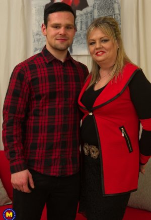 Толстая пожилая блондинка Белла С участвует в прелюдии со своим молодым любовником Фото 3