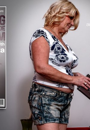 Блондинка Линетта трахается с молодым человеком, с которым она должна была заниматься репетиторством Фото 11